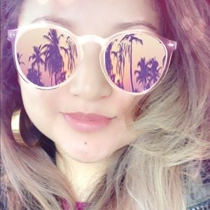 Meet your Posher, Mena